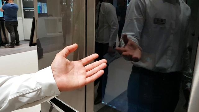 IFA 2016: LG shows fridge with Windows 10 смотреть онлайн