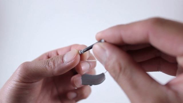 How to Replace the Dome and Wax Guard of the Widex Evoke Receiver-in-the-Ear (RIC) смотреть онлайн
