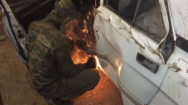 Воскрешение Ирбиса. Срез петель задней двери. смотреть онлайн