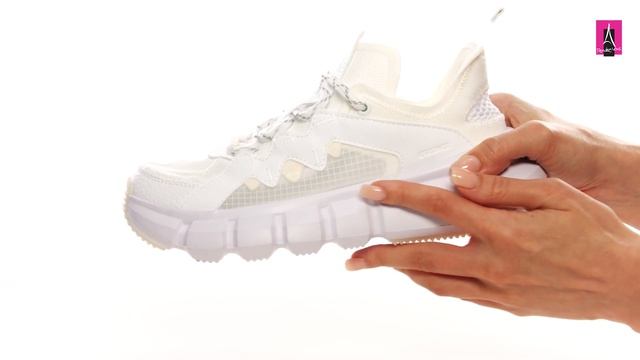 3425634 Видеообзор I Женские кроссовки LI-NING WADE ESSENCE 2.3 LITE смотреть онлайн