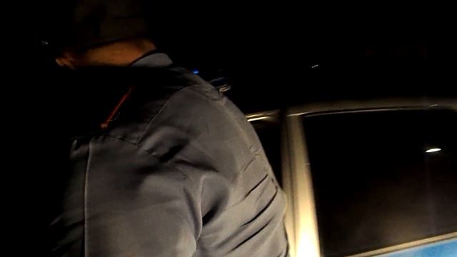 Полицейские спят в гаражах, и смотрят телевизор г.Энгельс смотреть онлайн