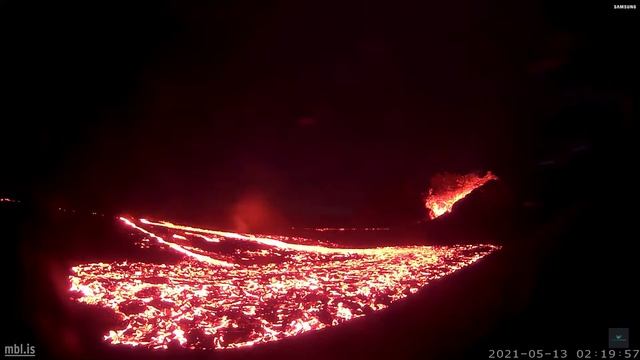 Live volcanic eruption in Iceland! Thursday 13th FLOcam YouTube Google Chrome 2021 05 13 10 смотреть онлайн