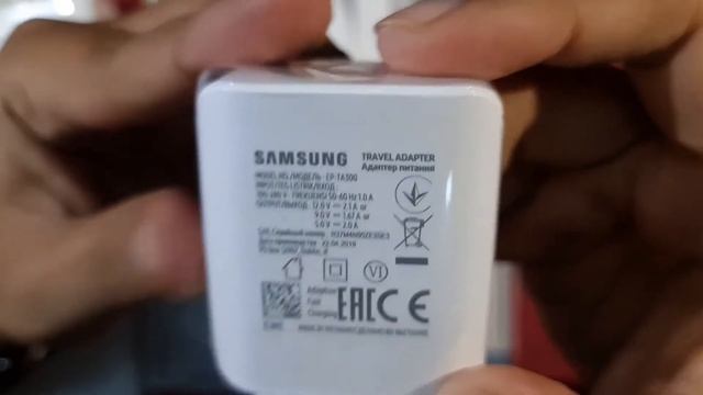 SAMSUNG WIRELESS CHARGER DUO PAD WHITE UNBOXING смотреть онлайн