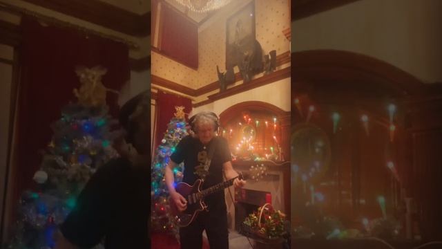 ЧТО ТВОРИТ С ГИТАРОЙ ЭТОТ 75 ЛЕТНИЙ ДЕД ТЫ БУДЕШЬ В ШОКЕ смотреть онлайн