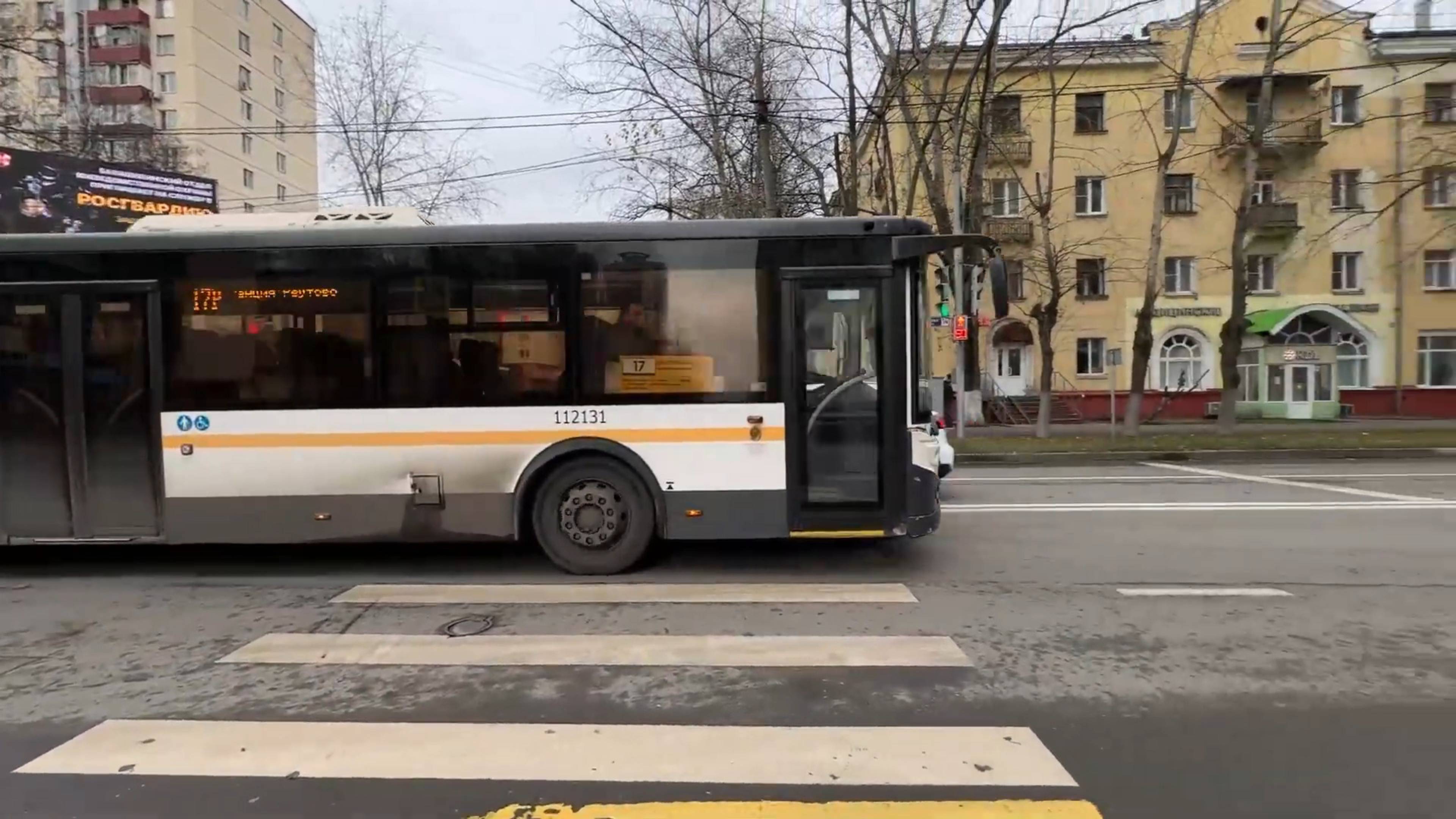 На маршруты общественного транспорта в Реутове добавят автобусов 31.10.2024 смотреть онлайн