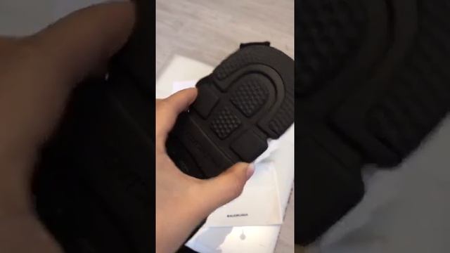 Кроссовки Баленсиага с чулком черные смотреть онлайн