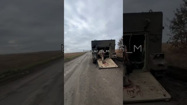 ⚡️СВО 18+ кадры подбитой бронированной гусеничной командно-штабной машины смотреть онлайн