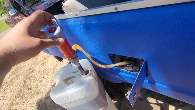 Filling up our 4x4's tank with vegetable oil! смотреть онлайн