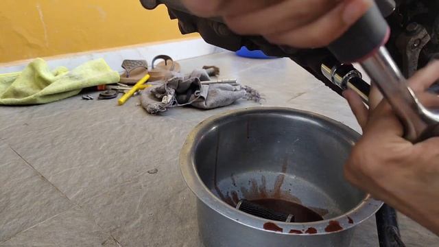 KTM RC COOLENT MIXING IN ENGINE OIL | BROKEN WATER PUMP SEAL PROBLEM After 60,000 Kilometres смотреть онлайн