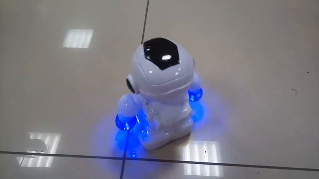Робот музыкальный (игрушка) смотреть онлайн