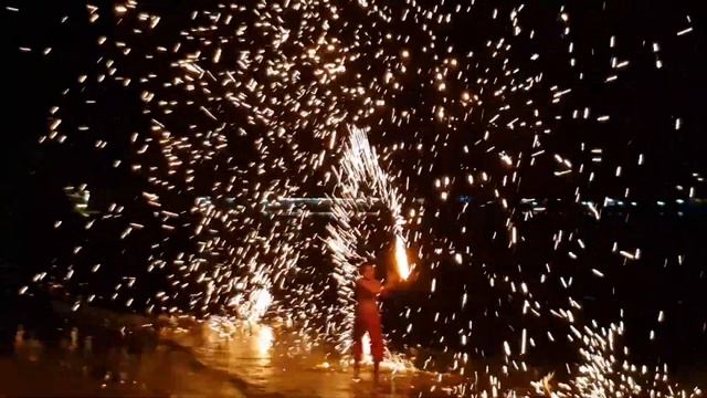 Файер-шоу на пляже. Таиланд. Show on the beach. Tailand. смотреть онлайн