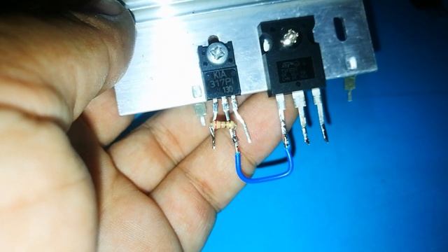 AYARLI GÜÇ KAYNAĞI YAPIMI 0 - 30 VOLT 5 AMPER ( LM317 VE 2N3055 ) - adjustable voltage power supply смотреть онлайн