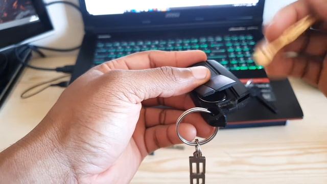 How To: Key Fob Battery Replacement for E9x and E6x смотреть онлайн