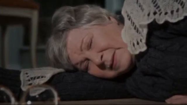 Кнопка Спасения - Бабушка смотреть онлайн