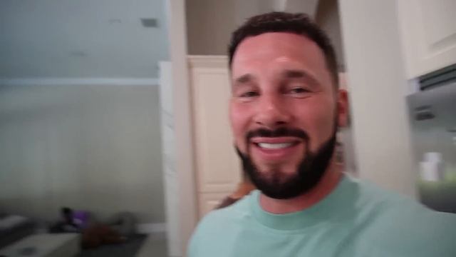 SOMETHING BAD IS LIVING IN OUR BACK YARD.. смотреть онлайн