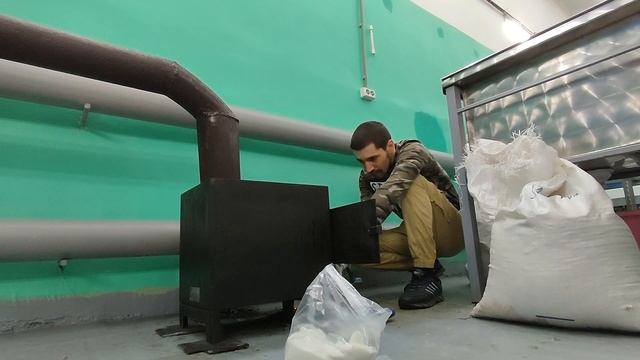 Сделал коптилку как дед показывал. Закоптил кету, холодное копчение, проходной дым. смотреть онлайн