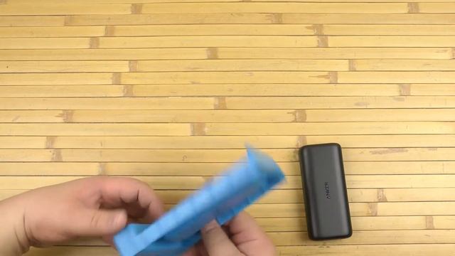 Распаковка Anker PowerCore 10000 mAh PD+PIQ 2.0 V3 Dark Gray A1236HZ1 смотреть онлайн
