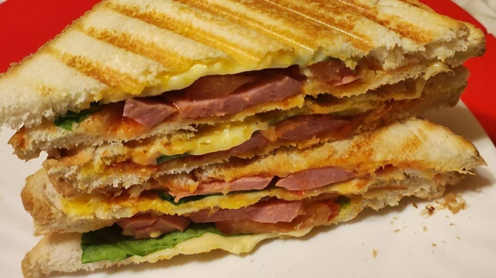 СУПЕР КУХНЯ! Хрустящий сэндвич с сыром на завтрак. Идея быстрого завтрака на электро гриле. смотреть онлайн