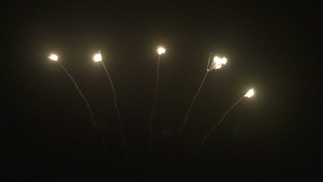 SR001 Blue tail spit white strobe w color leaves (1.2"x5) смотреть онлайн