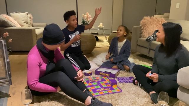 Uno & 30 Seconds Junior in Afrikaans | South African YouTuber смотреть онлайн