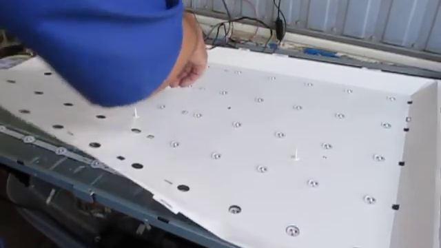 COMO REPARAR UN TV LG 42LN5400 ENSIENDE Y SE APAGA EN 2 SEGUNDOS VIDEO # 1 DE 2 смотреть онлайн