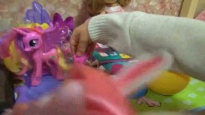 МАЛЕНЬКИЙ МАЛЫШ и ARISHKA TV в гостях у My little Nastya Настя РАССКАЖЕТ о ИГРУШКАХ и учим ЦИФРЫ