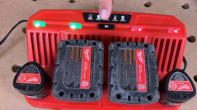 Charge time! Milwaukee 48-59-1204 M12 Four Bay Sequential Charger смотреть онлайн