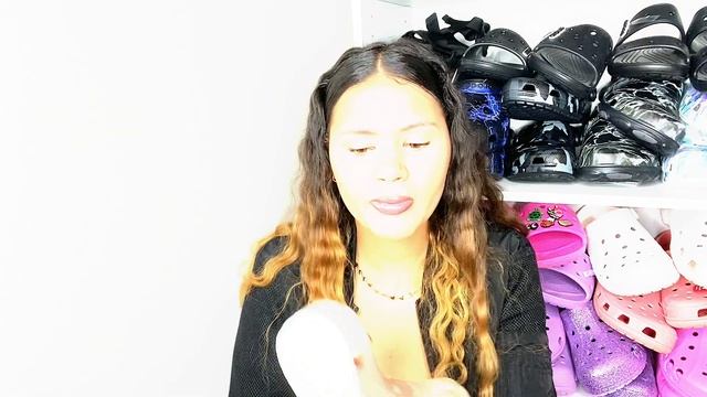 *NEW* CROCS CLASSIC TRANSLUCENT CLOG * UNBOXING REVIEW + TRY ON!! * WHITE/CLEAR CLASSIC CLOG *