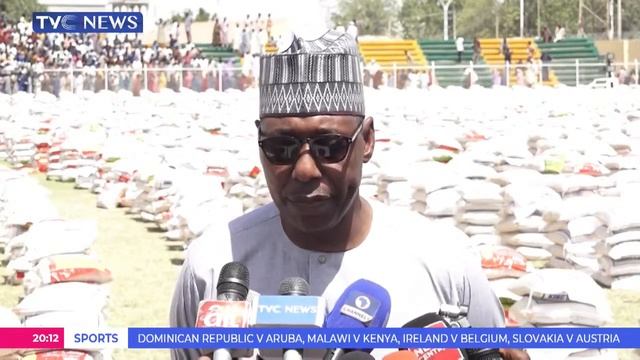 Governor Zulum Distributes Food Items To 100,000 Heads Of Households, Others смотреть онлайн