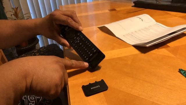 Phillips 5504 Series 65 inch 4K remote control battery installation смотреть онлайн