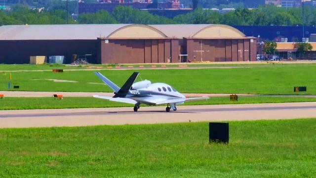 2019 Cirrus SF50 G2 Vision Jet Takeoff From Kansas City Downtown Airport (MKC/KMKC) | N27C смотреть онлайн