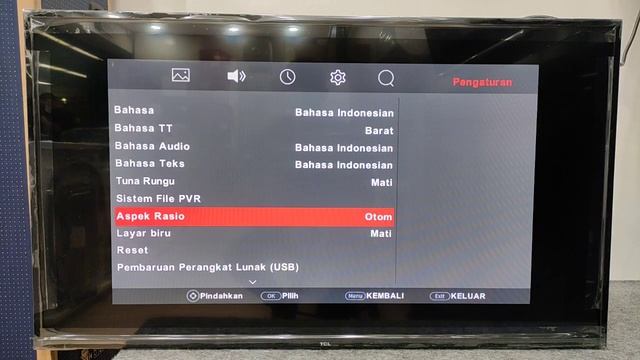 REVIEW TV TCL L40D3000B, BISA KONTROL SIARAN SESUKA HATI смотреть онлайн