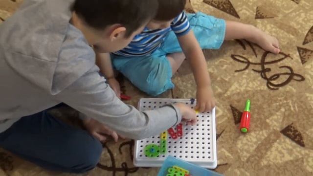 Сюрприз для Гоши. Конструктор-мозаика «Папины дети». Surprise for Gosha. Game _Daddy's children_ смотреть онлайн