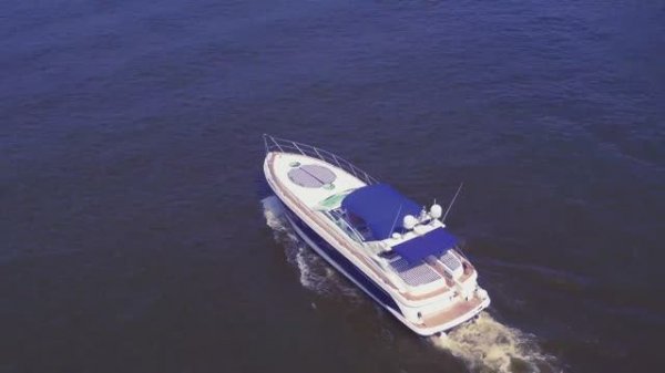 NaVode просторная моторная яхта Fairline 52 Targa
