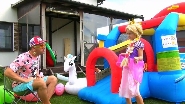 Алиса хочет прыгать на новом батуте смотреть онлайн