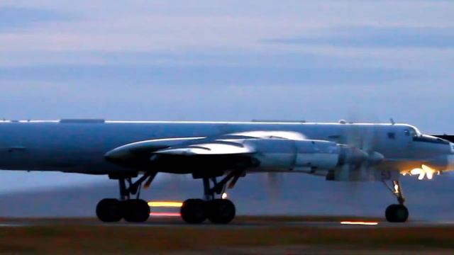 ТУ-95 посадки Tupolev 95 Bear-H Landings