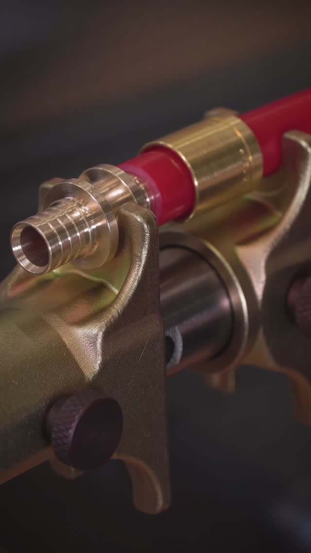 Аккумуляторный пресс инструмент для труб РЕХ и аксиальных фитингов #shortsквт #квт #shorts смотреть онлайн