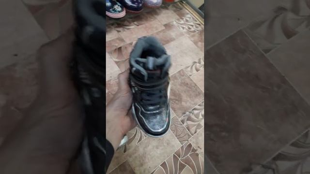 Ботиночки осенние, новые, продаю. Есть размеры с 23 по 28. смотреть онлайн