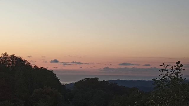 25. Снова на зиму в Абхазию. День 25, 31.10.2024. Мандариновый сад, закат на холме , костёр и тыква смотреть онлайн