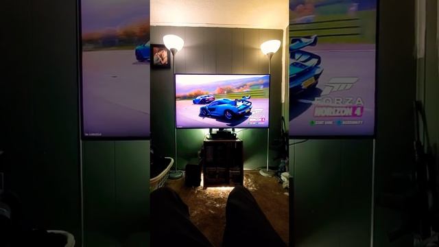 Philips Hue HDMI Sync Box playing Forza on Xbox смотреть онлайн