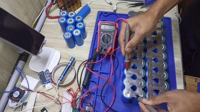 Diy 12v 60A 32700 LiFePo4 battery pack for solar generator смотреть онлайн