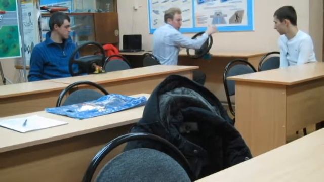 Техника руления и правильное расположение рук на рулевом колесе смотреть онлайн