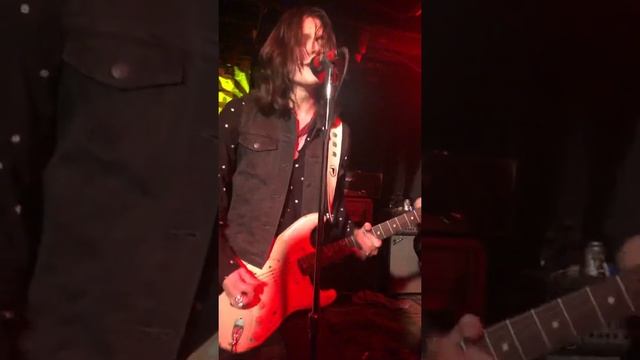 Tyler Bryant & The Shakedown - “Say a Prayer” @ The Basement, Nashville TN (12/08/18) смотреть онлайн