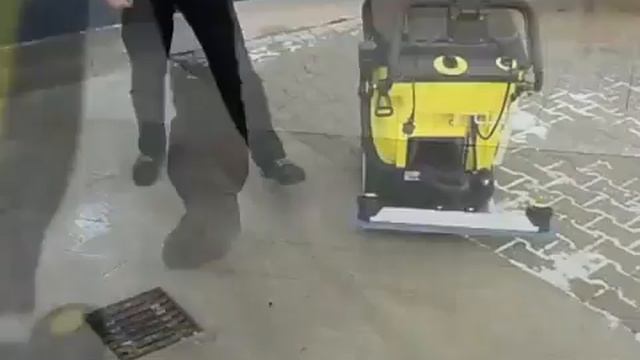 Поломойная машина Karcher BR 40 25 C смотреть онлайн