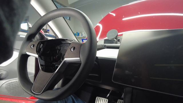 Installing a Steering Yoke for Tesla Model 3 & Y смотреть онлайн