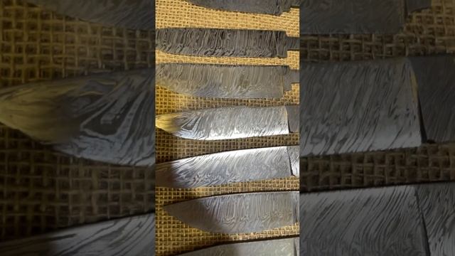 Многослойный полированный дамаск в клинках смотреть онлайн