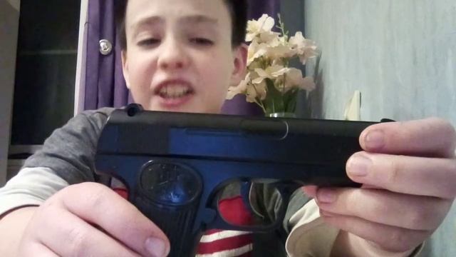 как различать настоящий и игрушечный пистолет смотреть онлайн