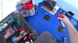 ЛОВЛЮ КРУПНЫХ ЛЕЩЕЙ!!! ПЕРВЫЙ ЛЁД РАЗДАЕТ.  Зимняя рыбалка с ночёвкой.