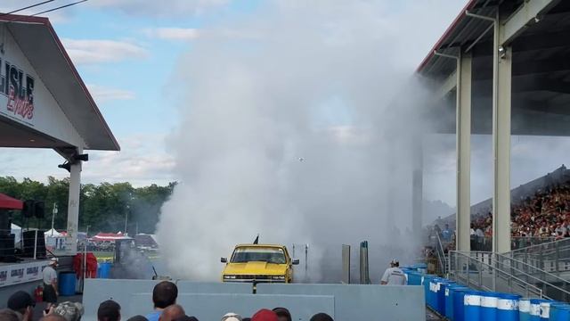 Burnout Carlisle Truck Show 2017 смотреть онлайн
