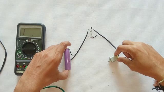 How to Convert 3.7 Volt to 1.5 Volt LI Battery / बैटरी 3.7 वोल्ट से 1.5 वोल्ट में कैसे convert करें смотреть онлайн